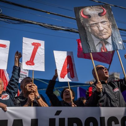 Manifestantes protestam contra aumento de tarifas de Trump em São Paulo