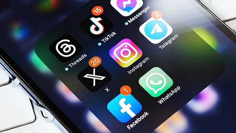 Para a maioria dos entrevistados, empresas devem monitorar conteúdos compartilhados em suas redes sociais. (Foto: Adobe Stock)