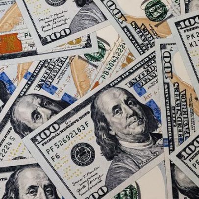 Dólar perde força global e gera incertezas na economia mundial