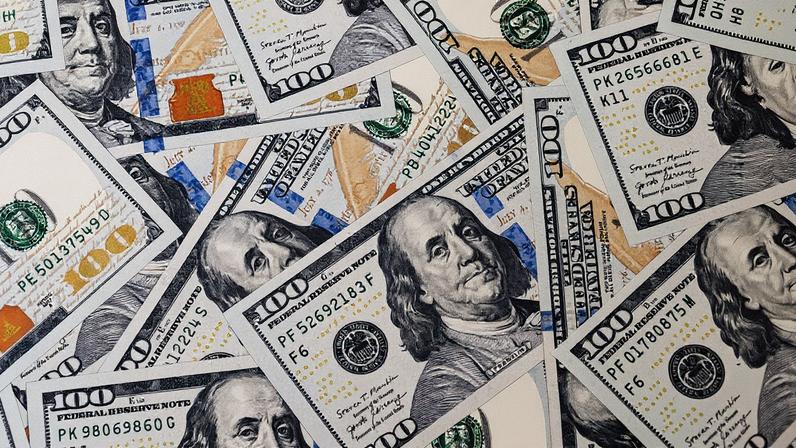 Queda do dólar nas reservas internacionais é visto como sinal de perda de força da moeda americana (Foto: Getty Images)
