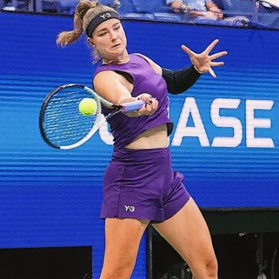 Muchova vence Venus em estreia convincente no torneio de tênis