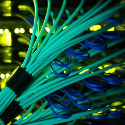 Startup de inteligência artificial busca US$ 100 milhões para inovação em materiais tecnológicos