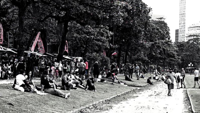 Uso da Praça Paris gera debate entre músicos, moradores e prefeitura (Foto: Fabiano Rocha/Agência O Globo)