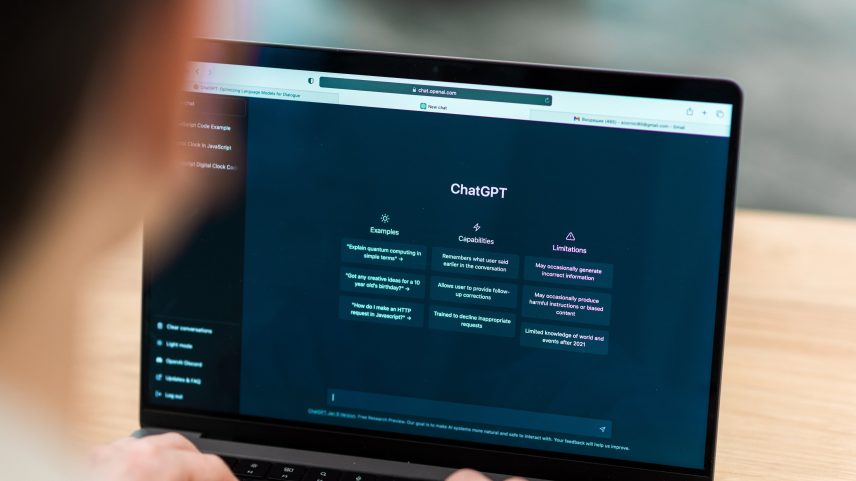OpenAI explicou que o recurso “introduziu muitas oportunidades para que pessoas compartilhassem, acidentalmente, informações que não pretendiam divulgar" (Foto: Freepik)