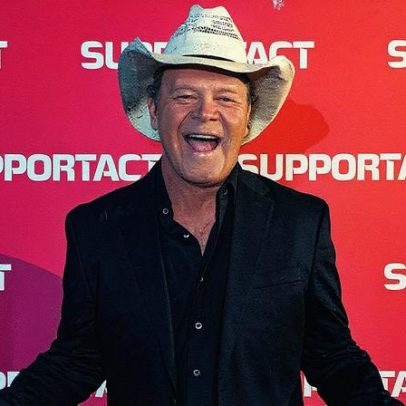 Troy Cassar-Daley recebe prêmio de excelência por contribuição à comunidade australiana