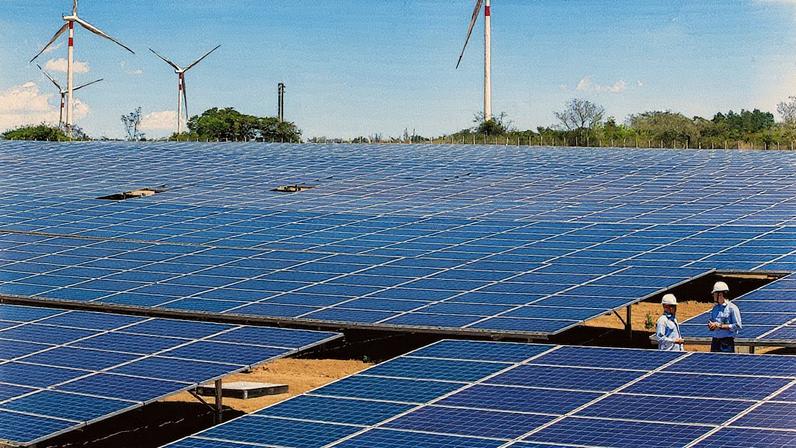 Usinas de energia renovável em Pernambuco; Brasil é líder em energia solar e eólica de baixo custo (Foto: Tiago Queiroz/Estadão)