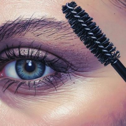Produto de beleza popular altera a cor dos olhos de milhões de usuários