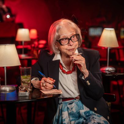 Fernanda Montenegro interpreta mulher que ama bingo, cigarro e bebida em nova série