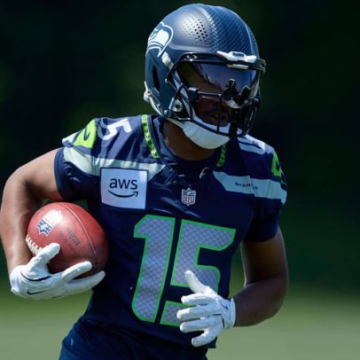 Rookie dos Seahawks impressiona com jogadas consistentes durante o treinamento