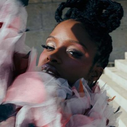 Ingrid Silva lança coleção de meias-calças em tons que refletem sua pele