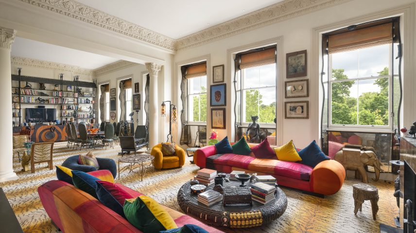 Sit soft: a residência de Pauline Karpidas em Londres. (Foto: Alex Winship)