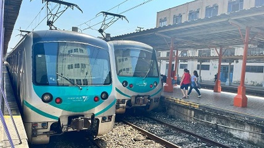 Trens da SuperVia (Foto: João Vitor Costa / Agência O Globo)