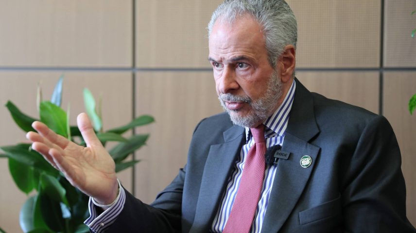 André Corrêa do Lago, presidente da COP30, durante reuniões climáticas em Bonn, Alemanha (Foto: Du Zheyu - 19.jun.25/Xinhua)