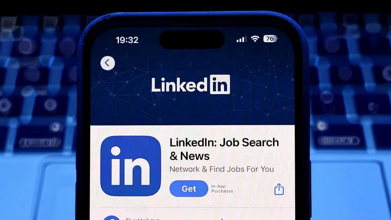 Até então, especulava-se que o LinkedIn não estivesse totalmente interessado em lidar com o problema, já que mais atividade na plataforma poderia ser vista como algo positivo (Foto: Jakub Porzycki/Getty Images)