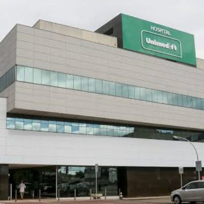 Unimed Ferj aplica reajuste elevado em planos de saúde, superando concorrentes