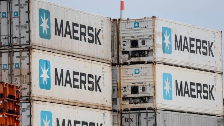 O navio porta-contêineres Gunde Maersk está atracado no Porto de Oakland em 24 de junho de 2024, em Oakland, Califórnia. (Foto: Justin Sullivan | Getty Images)