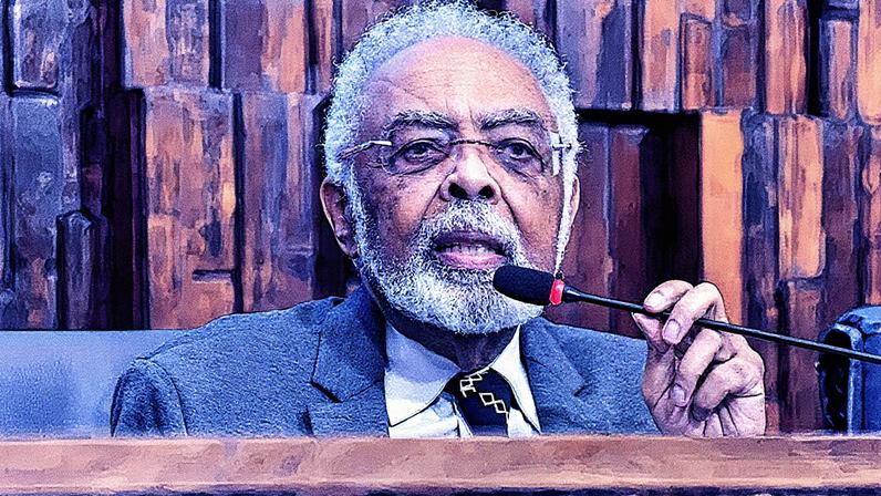 Gilberto Gil em homenagem a Sirkis na Alerj (Foto: Otacílio Barbosa/Alerj/Divulgação)