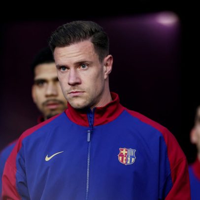 Ter Stegen assina laudo médico e reassume capitania do Barcelona