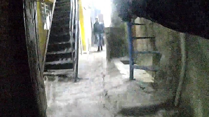 Frame de vídeo mostra momento em que Marcus Mendes dispara contra o investigador Rafael Moura da Silva (Foto: Reprodução Câmera Corporal)