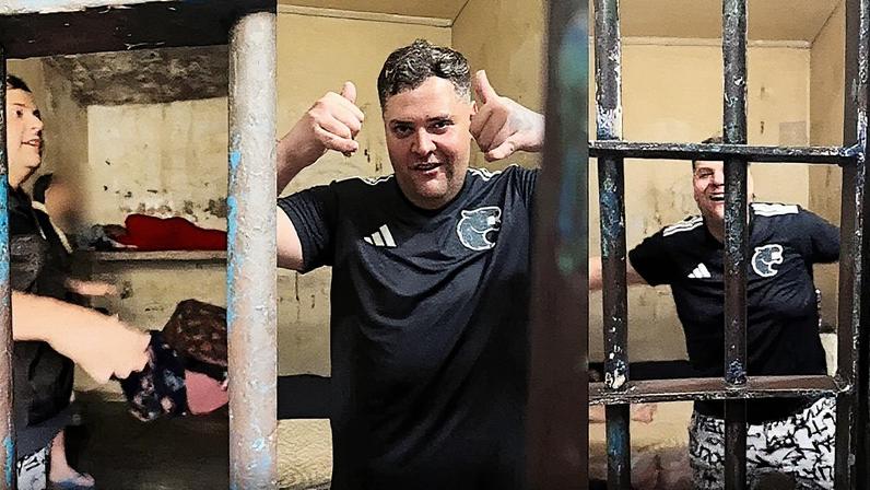 Influenciador Maumau grava vídeo de dentro de sua cela (Foto: Reprodução / Redes sociais)