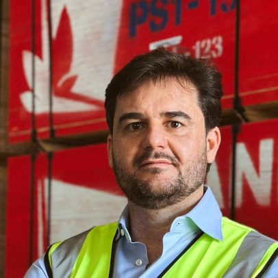 Empresas enfrentam crise com pedidos cancelados e cargas paradas nos portos