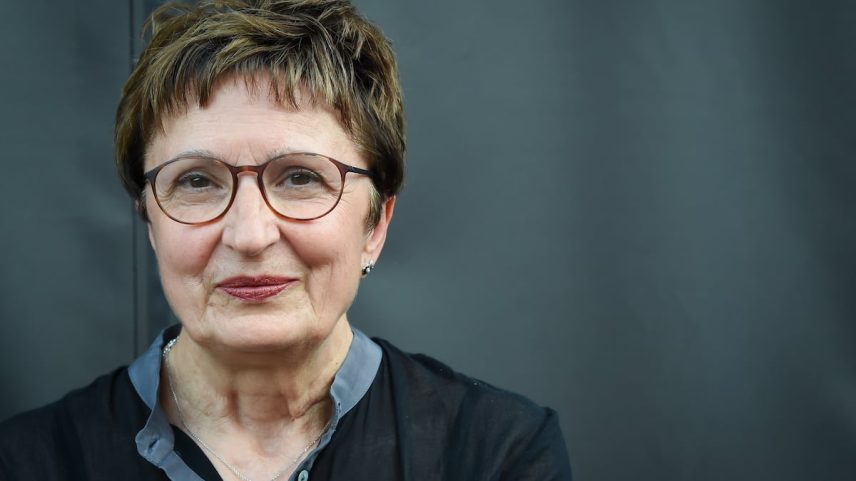 A escritora italiana Donatella Di Pietrantonio, ganhadora do Prêmio Strega 2024, na XXIII edição do Festival Internacional de Roma Letterature, no Stadio Palatino de Roma em 9 de julho de 2024. (Foto: Marilla Sicilia / Mondadori Portfolio / Getty Images)