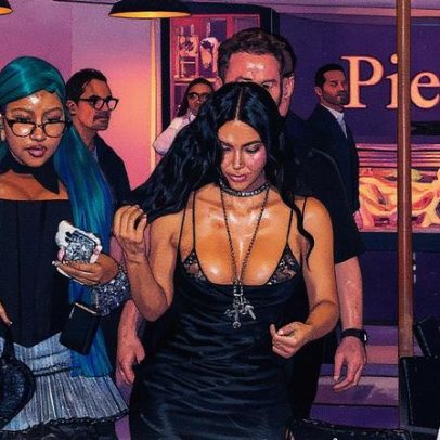 North West e Kim Kardashian desfilam estilo ousado com corset em Roma