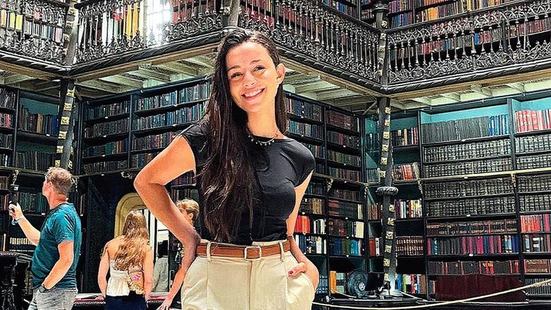 Ana Carolina Rangel, de 18 anos, vai estudar Economia nos EUA após se destacar em educação financeira e empreendedorismo social (Foto: Divulgação)