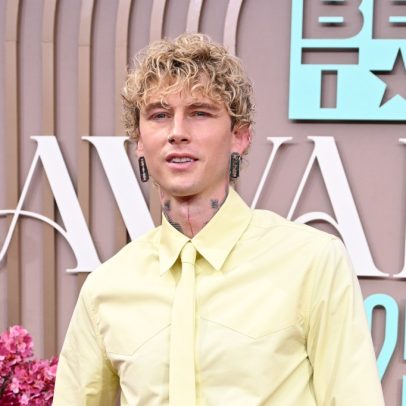 MGK afirma que críticos são apenas 'conformistas' que buscam se encaixar