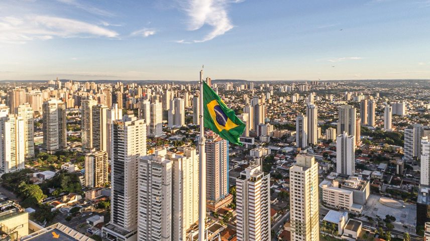 Tarifas americanas devem reduzir o PIB brasileiro em até R$ 110 bilhões no longo prazo (Foto: FG Trade/Getty Images)