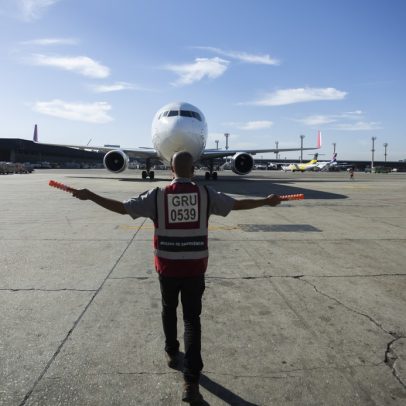 Aviões da Azul e Air France quase colidem no aeroporto de Guarulhos