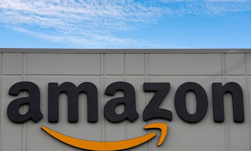 Logo da Amazon em Staten Island, Nova York, EUA - 25/11/2020 (Foto: REUTERS/Brendan McDermid)