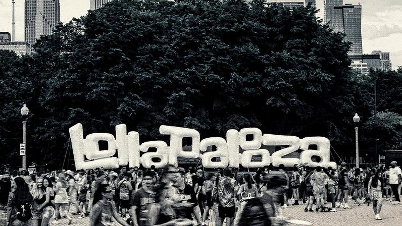 Experiência Lollapalooza da Airbnb: de styling pessoal a aulas de mixagem de DJ, passando por sessões de maquiagem VIP, aqui está tudo que você precisa saber. (Foto: Reprodução)