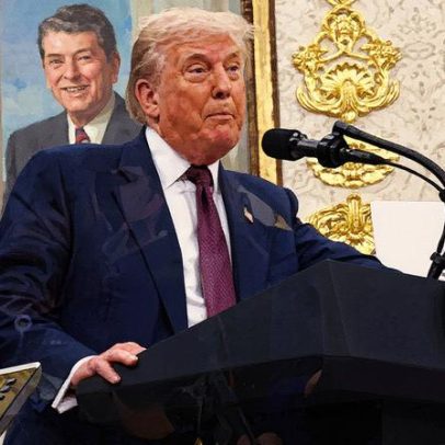Apple cria estátua de ouro e vidro para Donald Trump