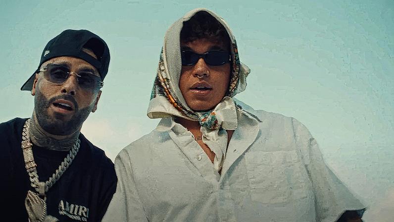 Música "Hiekka" de Nicky Jam e Beéle sobe da 5ª para a 1ª posição na parada Latin Rhythm Airplay da Billboard em 13 de setembro (Foto: Reprodução)