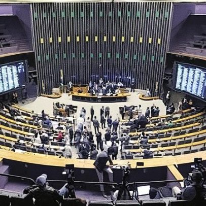 Deputados reconhecem erros e se desculpam por apoio à PEC da Blindagem