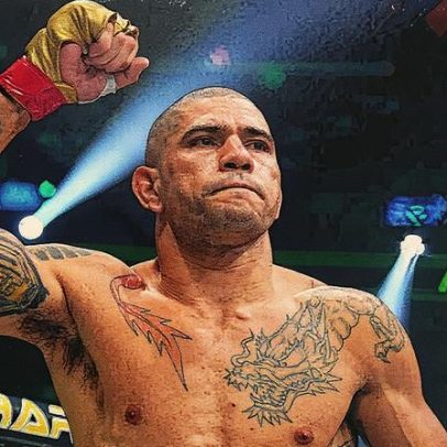 "UFC revela todas as revanches pelo cinturão meio-pesado"