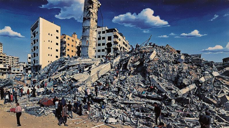 Palestinos inspecionam os destroços de um prédio residencial após ataque aéreo israelense na Cidade de Gaza (Foto: Reprodução)