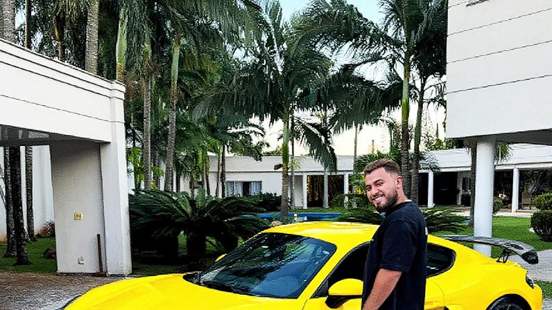Homem paranaense exibe carros de luxo e roupas nas redes sociais (Foto: Reprodução)