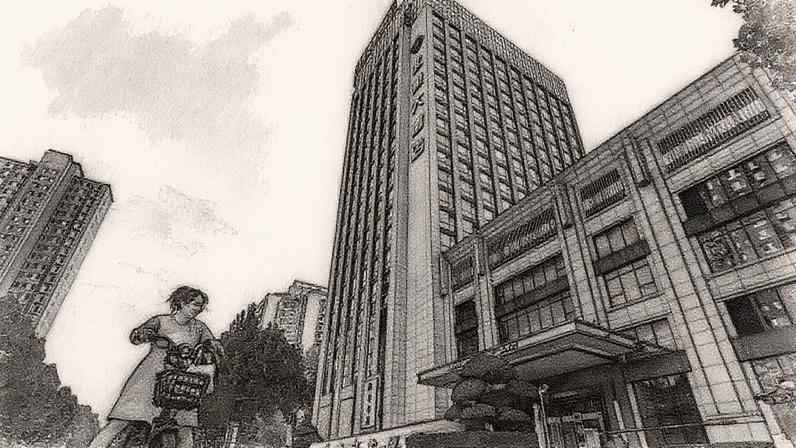Mulher anda de patinete elétrico em frente ao Beiyuan Grand Hotel, em Pequim, China (Foto: Reprodução)