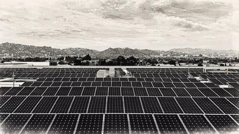 Painéis solares instalados em um edifício em Los Angeles (Foto: Reprodução)