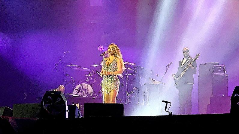 Cantora Mariah Carey se apresenta no festival The Town, em São Paulo (Foto: Reprodução)