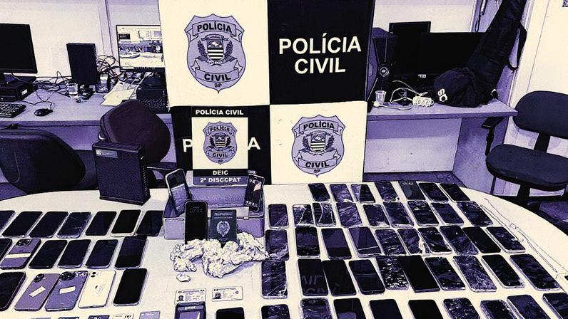 Celulares roubados apreendidos durante operação policial (Foto: Reprodução)