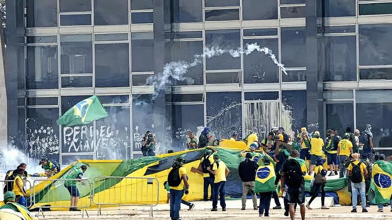 Invasão e depredação às sedes dos três Poderes em Brasília (Foto: Reprodução)