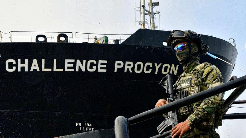 Buque petrolero dos Estados Unidos apreendido pela Marinha em Tampico, no dia 31 de março (Foto: Reprodução)