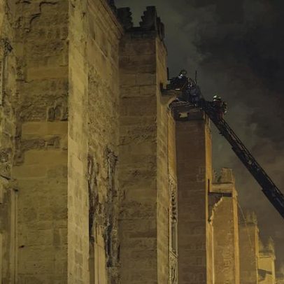 Incêndio na mezquita é causado por falha em máquina de limpeza elétrica