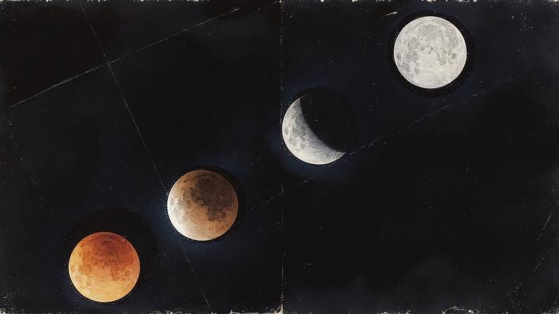 Sequência do final de um eclipse total lunar, mostrando a fase de totalidade à esquerda, seguida por duas fases de eclipse parcial e, por fim, a lua cheia à direita (Foto: Reprodução)