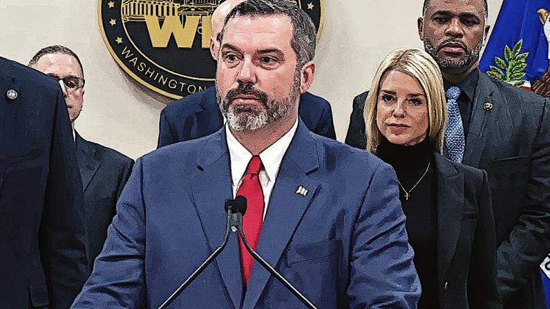 Homem fala sobre procurador dos EUA em evento (Foto: Reprodução)