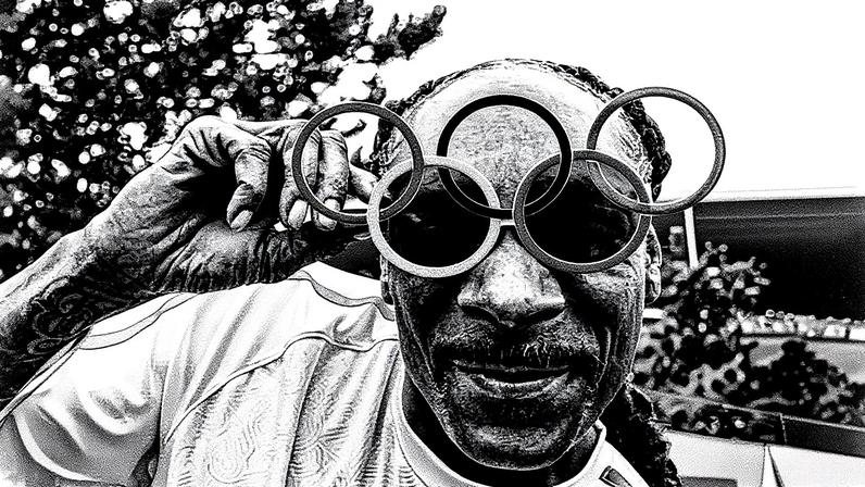 Snoop Dogg aparece em uma foto, posando com um fundo colorido e usando um boné e óculos escuros (Foto: Reprodução)