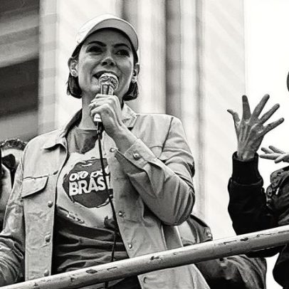 Michelle Bolsonaro chora em manifestação e denuncia 'humilhação' a Jair Bolsonaro